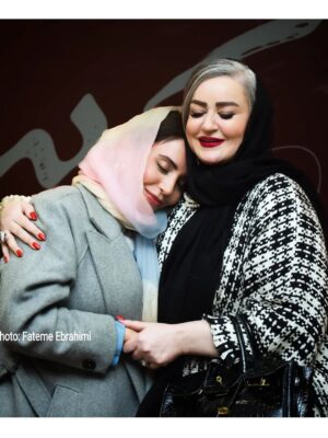 Elnaz Shakerdoost Instagram - ⁨	من و خانومی در اکران مردمی «کج پیله»⁩