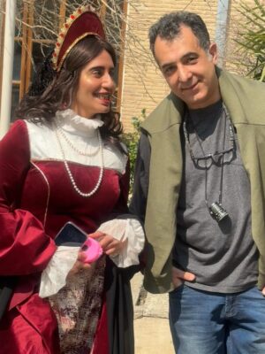 Elnaz Shakerdoost Instagram - ⁨	⁨	⁨	⁨	⁨	⁨	گاهی «کورتون » تزریق می کردم تا التهاب پوست صورتم بخاطر چسب های گریم از بین بره و بتونم بازیگری ام در نقش اسد رو به اتمام برسونم و امروز وقتی رضایت و لبخند شما رو میبینم احساس می کنم که تمام سختی ها ارزشش رو داشته 💪🏼 
در کنار هاتف علیمردانی کارگردان باهوش و هم رزمم در فیلم «کج پیله» 💜⁩
طراح گریم رکسانا نیک پور طراح گریم اسپشیال امیر سعادتی کیا⁩⁩⁩⁩⁩