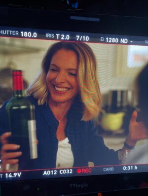 Élodie Varlet Instagram - Clap de Fin pour #josephineangegardien « le nuage doré »
Merci pour le love & la tendresse de ce tournage 💛

Merci @mimiemathyperso quel honneur & bonheur d’être ta cliente ✨😉🫶
Merci mes partners adorés @mayane_sarah_ @francksemoninofficiel @bertrand_nadler 🌟
Merci @loumagnan et son équipe fidèle, quel plaisir !

Merci @demdproductions @tf1 pour la confiance 🙌
@laurachemouny @sebastien.pavard @cyhauguel @anne_didier
& merci @arianezantain @adeline.laffitte ✍️