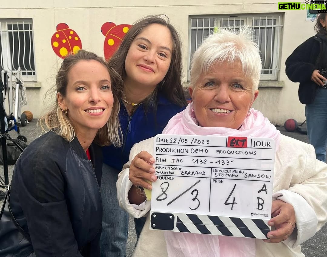 Élodie Varlet - 10K Likes - 🎬 Clap ! C est officiel, le ciel nous envoie du lourd ! Premier jour de tournage de #josephineangegardien 😇 avec les talentueuses et talentueux @mimiemathylofficiel @elodievarletofficiel @mayane_sarah_ @francksemoninofficiel @bertrand_nadler … un épisode réalisé par @loumagnan ! Un scénario de @adeline.laffitte @arianezantain @alyssedanslesvilles Merci à toute l’équipe et à @tf1 ❤️