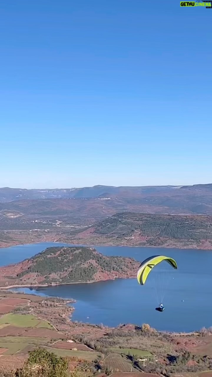 Elsa Lunghini - 2.5K Likes - Suspendue à ces quelques secondes d’évasion dans ce magnifique paysage de l’Hérault
.
.
#cirquedemoureze #lacdusalagou #herault #randonnée