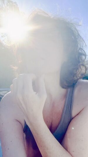 Elsa Lunghini Instagram - C’est les vacances!!! Et encore une fois je blablate mais plus reposée😊
.
.
#holidays #dordogne