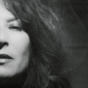 Elsa Lunghini Instagram - Bonjour à tous,
Un petit mot pour vous annoncer que je vais quitter Instagram et tourner cette page.
Merci à tous ceux qui ont partagé avec moi des instants de vie, merci pour votre fidélité, votre soutien sans faille et votre amour que je garde en moi précieusement et je vous retrouverai, je l’espère, dans des salles de spectacle, des théâtres et des lieux d’exposition, pour des rendez vous artistiques, empreints de partage, de vérité et d’humanité. Je sais que certains ici continueront merveilleusement à faire exister mes projets, merci à eux.
Je vous embrasse tendrement et à très vite sur la route et à travers la rêverie de nos écrans.
Je vous souhaite de belles fêtes de fin d’année et un passage heureux dans cette nouvelle ère.
Love 💜💜