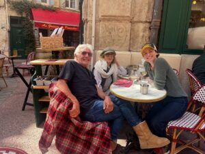 Elsa Lunghini Instagram - Mes chers et tendres parents…💝
Une amitié retrouvée. Je mesure ma chance de vous avoir tous les deux à mes cotés, de pouvoir partager de l’amour, de l’apaisement et de la joie, souvent autour d’une bonne table et de murmurer à demi mots, qu’on s’aime avec toute la pudeur des âmes sensibles.
J’en profite alors pour vous dire, les yeux humides, que je vous aime 💙
.
.
#family