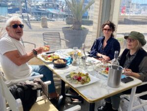 Elsa Lunghini Instagram - Mes chers et tendres parents…💝
Une amitié retrouvée. Je mesure ma chance de vous avoir tous les deux à mes cotés, de pouvoir partager de l’amour, de l’apaisement et de la joie, souvent autour d’une bonne table et de murmurer à demi mots, qu’on s’aime avec toute la pudeur des âmes sensibles.
J’en profite alors pour vous dire, les yeux humides, que je vous aime 💙
.
.
#family