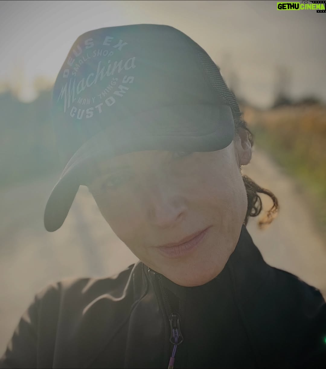 Elsa Lunghini - 5.3K Likes - 🚶‍♀️Et vous? C’est quoi votre façon de décompresser le week-end?
.
.

#sunday 
#weekendvibes 
#marche