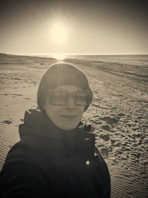 Elsa Lunghini Instagram - En ballade ça et là, voir et entendre le départ des grues vers la douceur d’un autre continent.
.
.
#sunday
#camargue