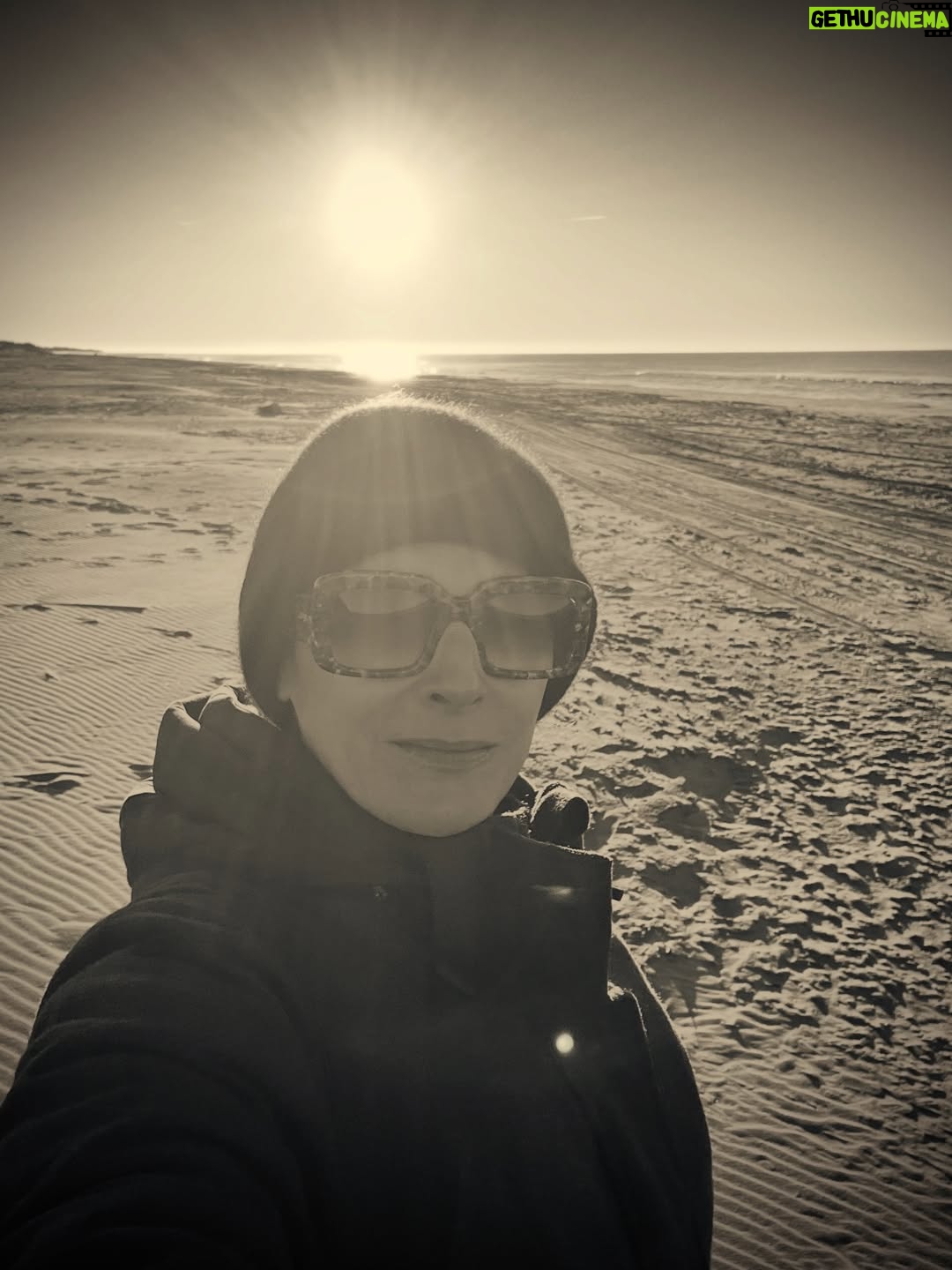 Elsa Lunghini - 3 Likes - En ballade ça et là, voir et entendre le départ des grues vers la douceur d’un autre continent. 
.
.
#sunday 
#camargue