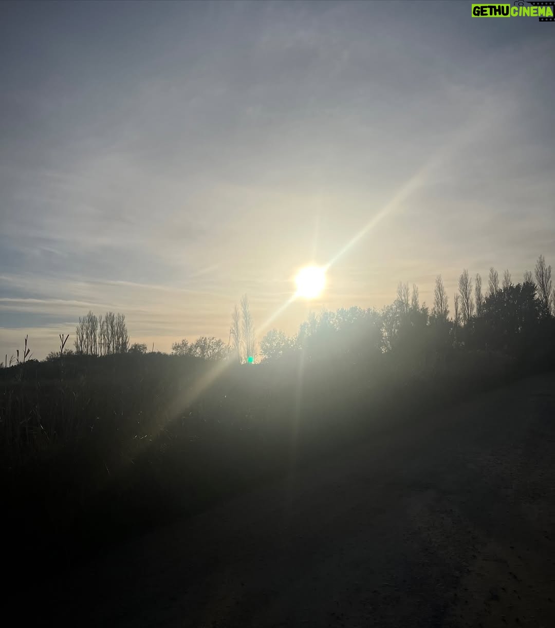 Elsa Lunghini - 5.3K Likes - 🚶‍♀️Et vous? C’est quoi votre façon de décompresser le week-end?
.
.

#sunday 
#weekendvibes 
#marche