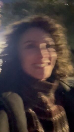 Elsa Lunghini Instagram - Fin de journée! 🥳
Passez un bon week-end.
.
.
.
#itc
#icitoutcommence