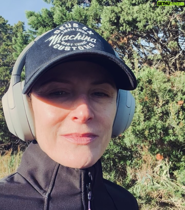 Elsa Lunghini - 5.3K Likes - 🚶‍♀️Et vous? C’est quoi votre façon de décompresser le week-end?
.
.

#sunday 
#weekendvibes 
#marche