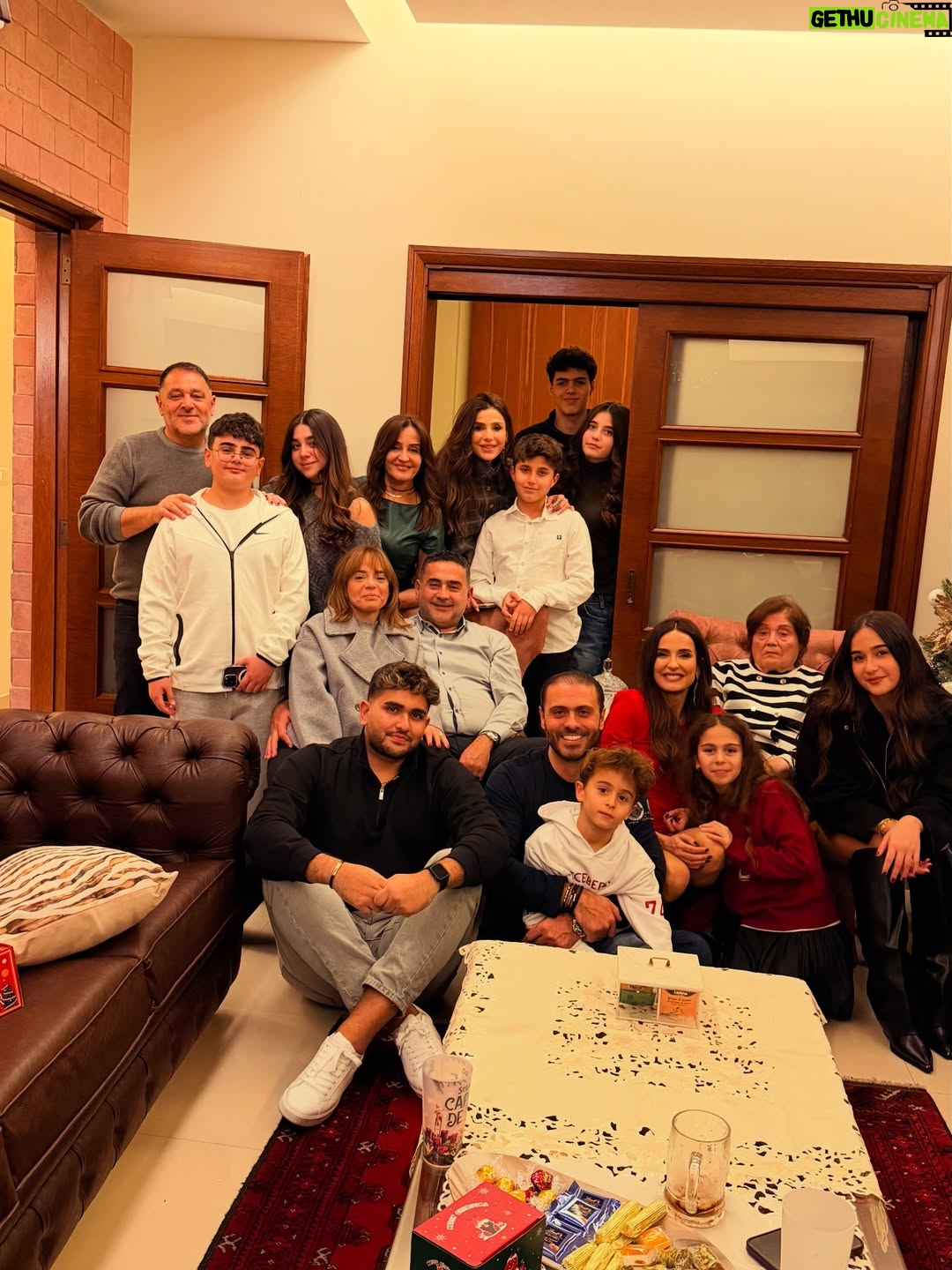 Elsa Zgheib - 2.6K Likes - Christmas = family gathering and friends ❤️

#elsazgheib #christmas #friendsandfamily