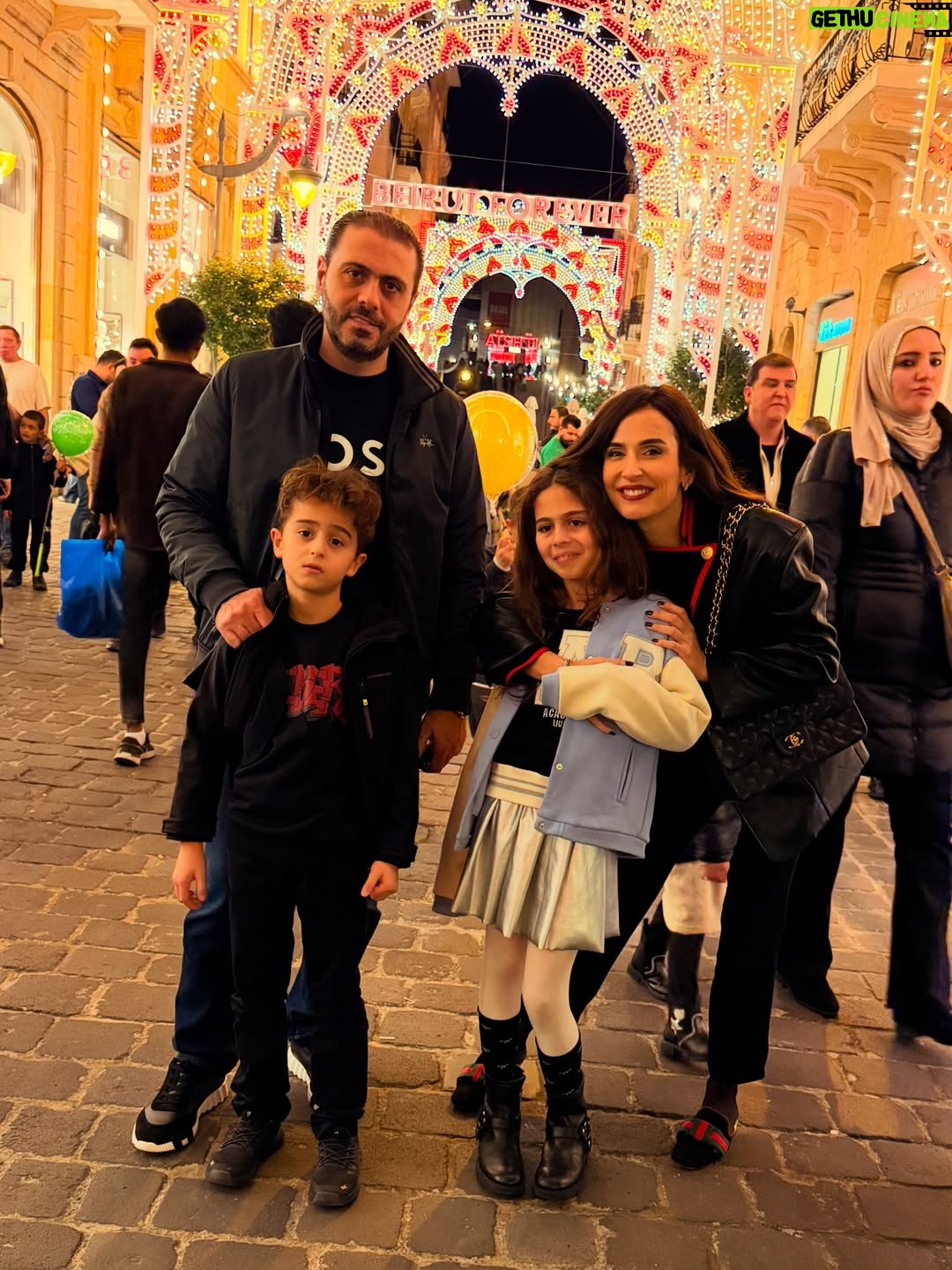 Elsa Zgheib - 2.6K Likes - Christmas = family gathering and friends ❤️

#elsazgheib #christmas #friendsandfamily