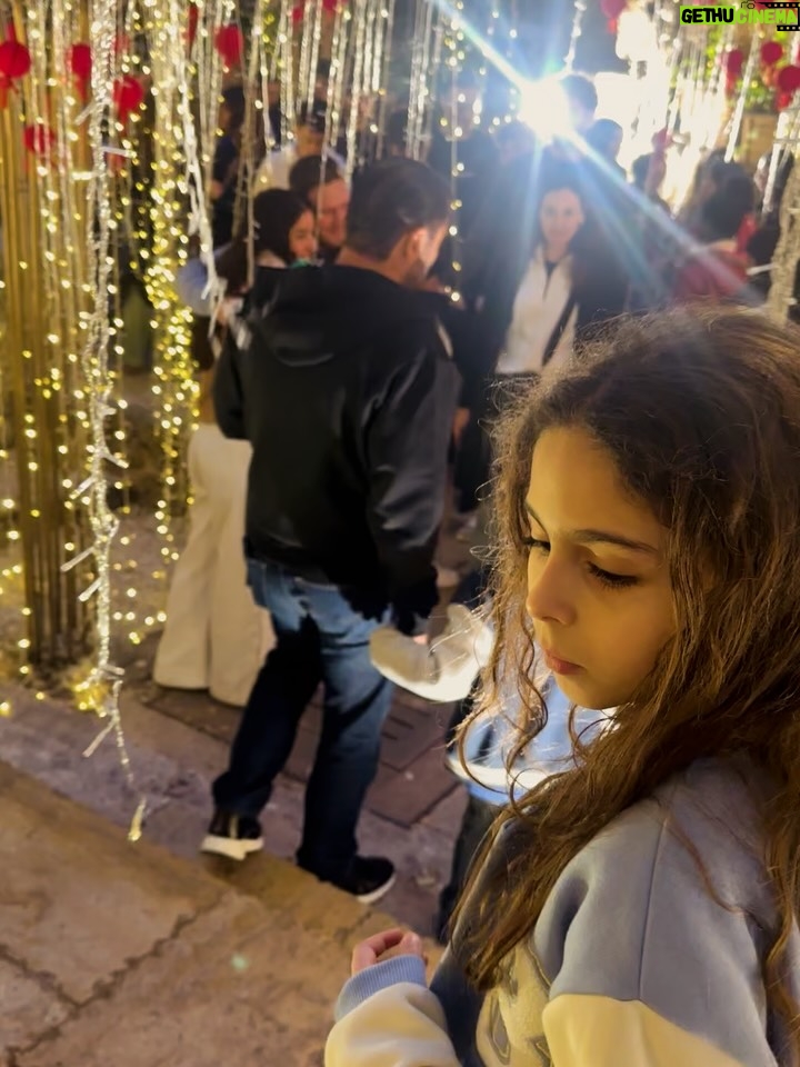 Elsa Zgheib - 2.6K Likes - Christmas = family gathering and friends ❤️

#elsazgheib #christmas #friendsandfamily