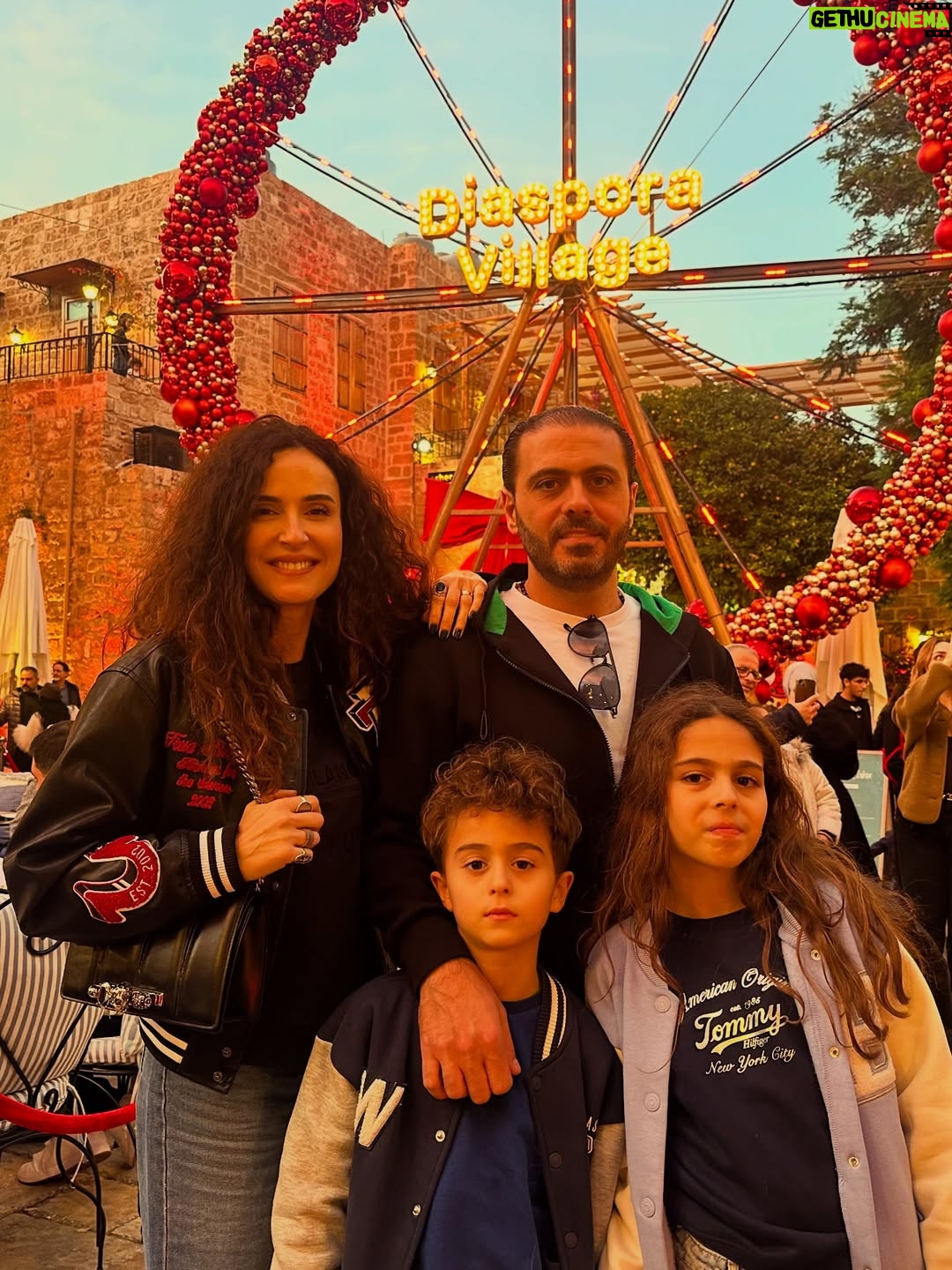 Elsa Zgheib - 2.6K Likes - Christmas = family gathering and friends ❤️

#elsazgheib #christmas #friendsandfamily