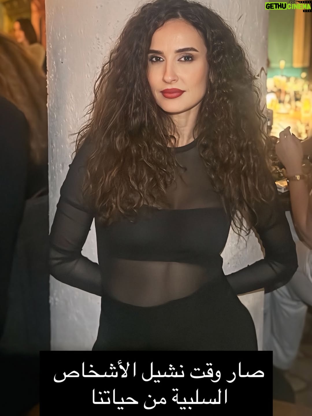Elsa Zgheib - 4.3K Likes - محيطنا يا بيرفعنا لفوق يا بدمرنا!! 
معي حق ؟ 

#elsazgheib #postiveenergy #eliminatenegativepeople