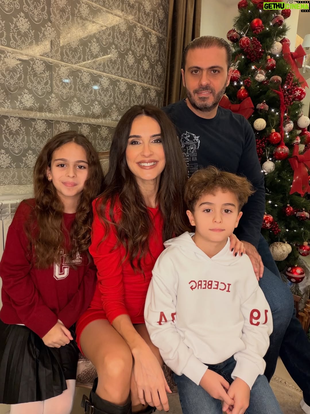 Elsa Zgheib - 8.8K Likes - Merry Christmas from my small family to you my friends ❤️🎄🎄

#elsazgheib #merrychristmas❤️ #happyholidays #godblessyou