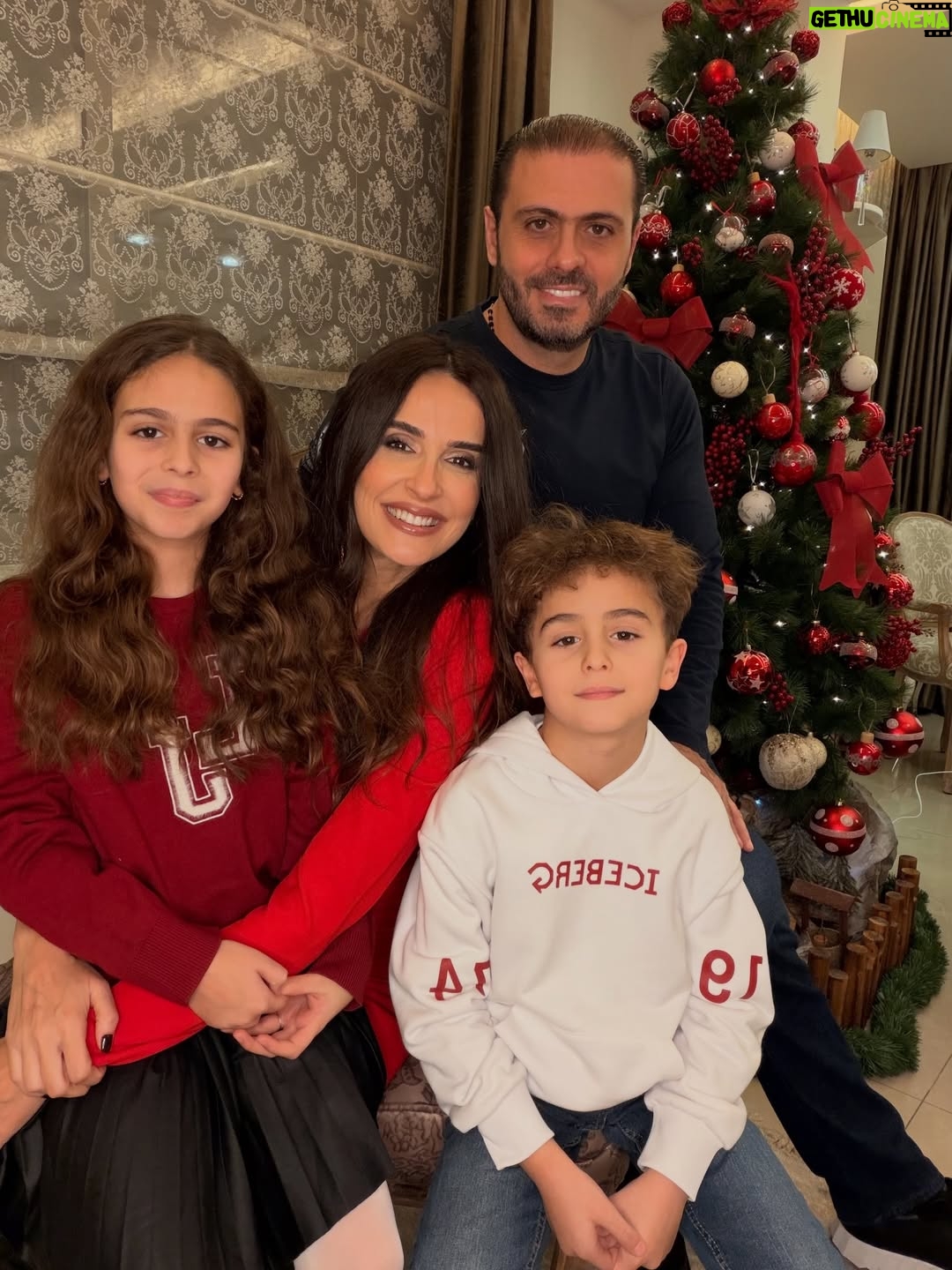 Elsa Zgheib - 8.8K Likes - Merry Christmas from my small family to you my friends ❤️🎄🎄

#elsazgheib #merrychristmas❤️ #happyholidays #godblessyou