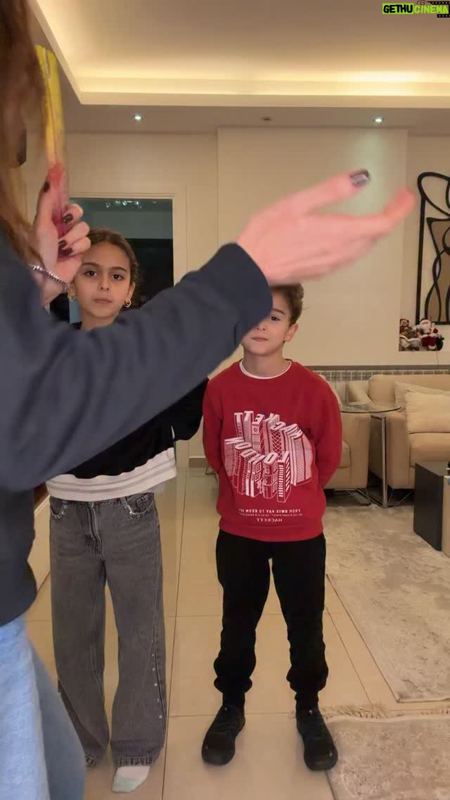 Elsa Zgheib - 3K Likes - خلص هيك قررت 
وللي مش عاجبو يخبرني !! 

بس ولا فرقت معن ولادي 🤣🙈 اه ومش بس قررت تخلص مني بالاخر 🤣
#elsazgheib #newyear #newgoals