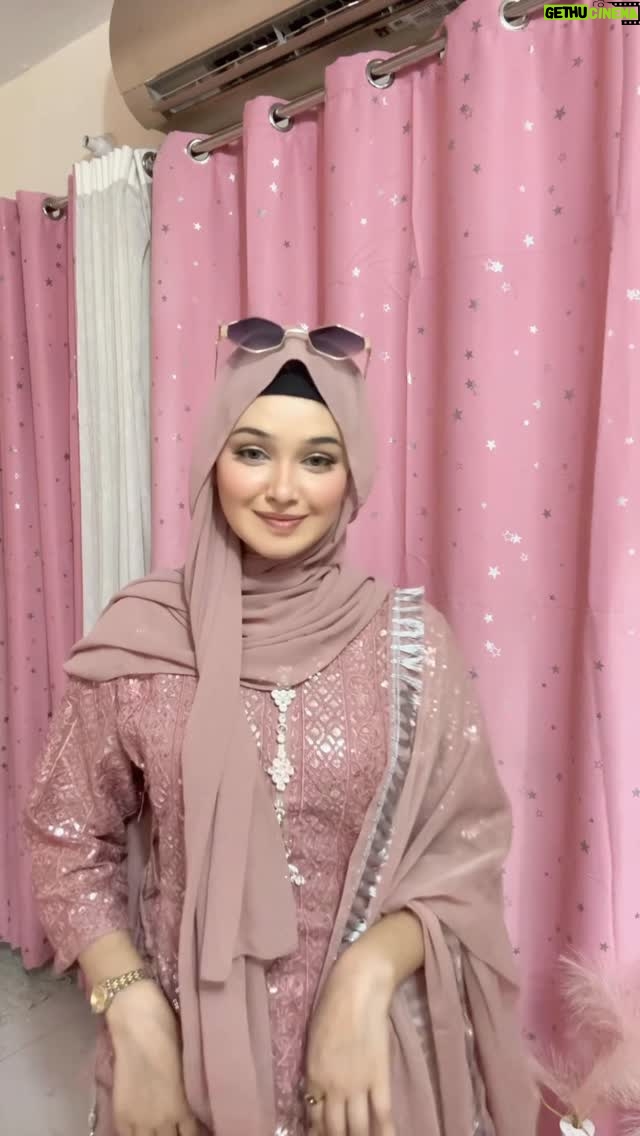 Eman Shehzadi - 16.9K Likes - Mast hua 😅♥️ 

.
.
.
#eman #emanshehzadi #insta #instareel #hijabigirl