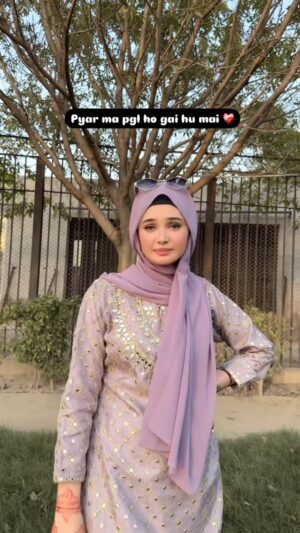 Eman Shehzadi Instagram - Itna koi dheeth kesy ho skta hai ? ❤️‍🩹🌚 

.
.
.
#eman #emanshehzadi #insta #instareel #hijabigirl #emanpoetry