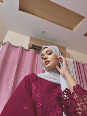 Eman Shehzadi Instagram - 🫣♥️ 

.
.
.
#eman #emanshehzadi #insta #instapost #hijabigirl