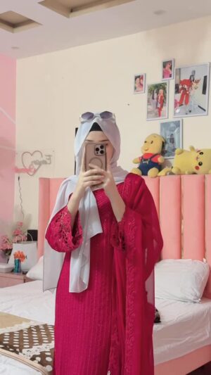 Eman Shehzadi Instagram - 🫣♥️ 

.
.
.
#eman #emanshehzadi #insta #instareel #hijabigirl