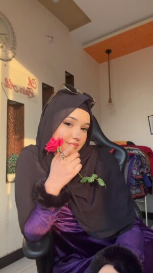 Eman Shehzadi Instagram - 🫠🙌🏻 

.
.
.
#eman #emanshehzadi #insta #instaredl #hijabigirl
