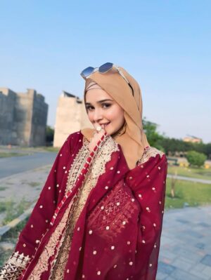Eman Shehzadi Instagram - Eid Mubarak ❤️😮‍💨 

.
.
.
#eman #emanahehzadi #insta #instareel #hijabigirl