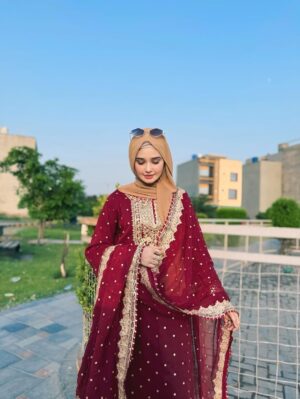 Eman Shehzadi Instagram - Eid Mubarak ❤️😮‍💨 

.
.
.
#eman #emanahehzadi #insta #instareel #hijabigirl