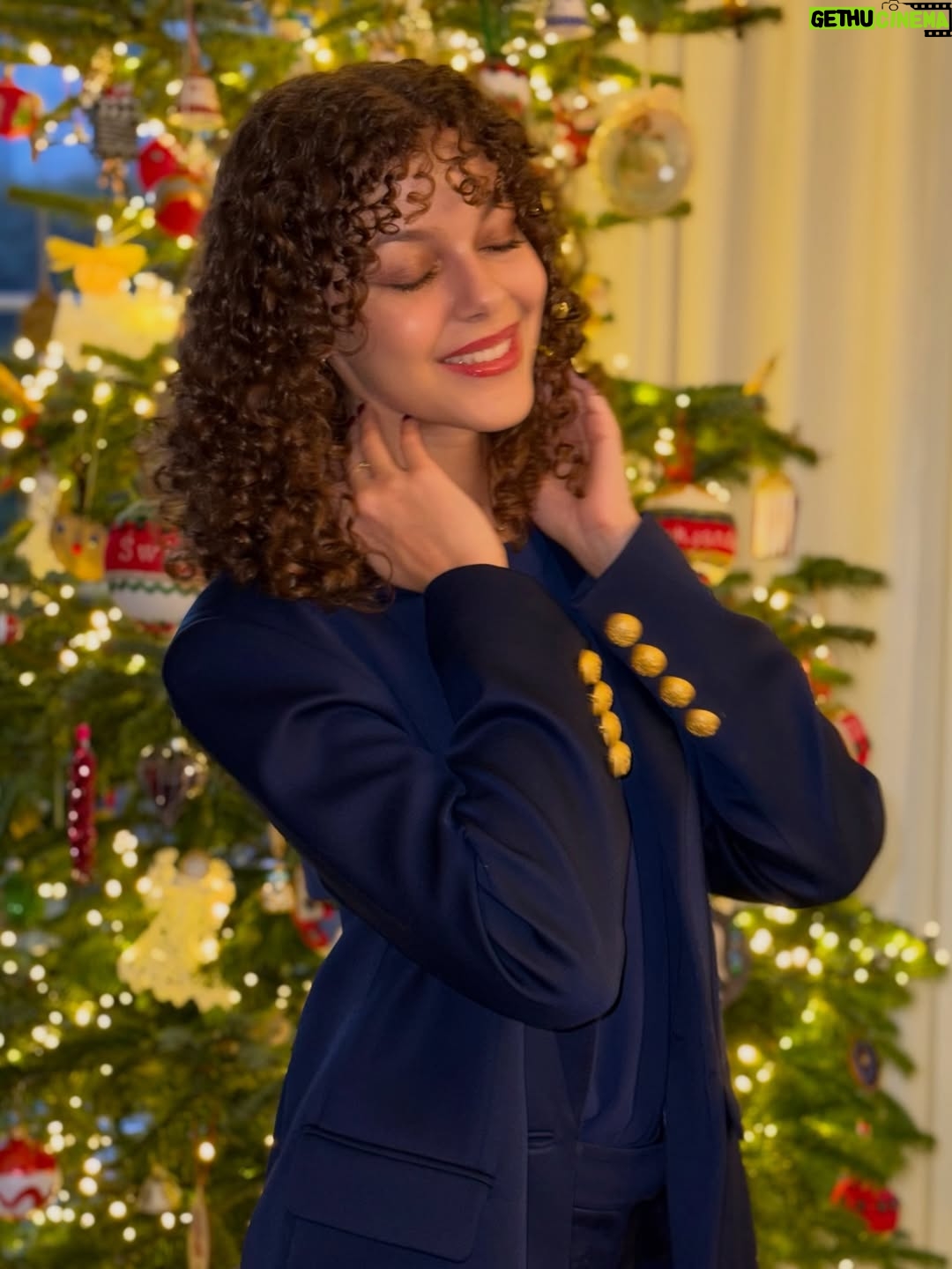 Emilia Dankwa - 6.7K Likes - Wesołych Świąt Drodzy❤️
Odpocznijcie i nacieszcie się tym radosnym czasem!
•
#merrychristmas #christmas #choinka #rodzina #święta