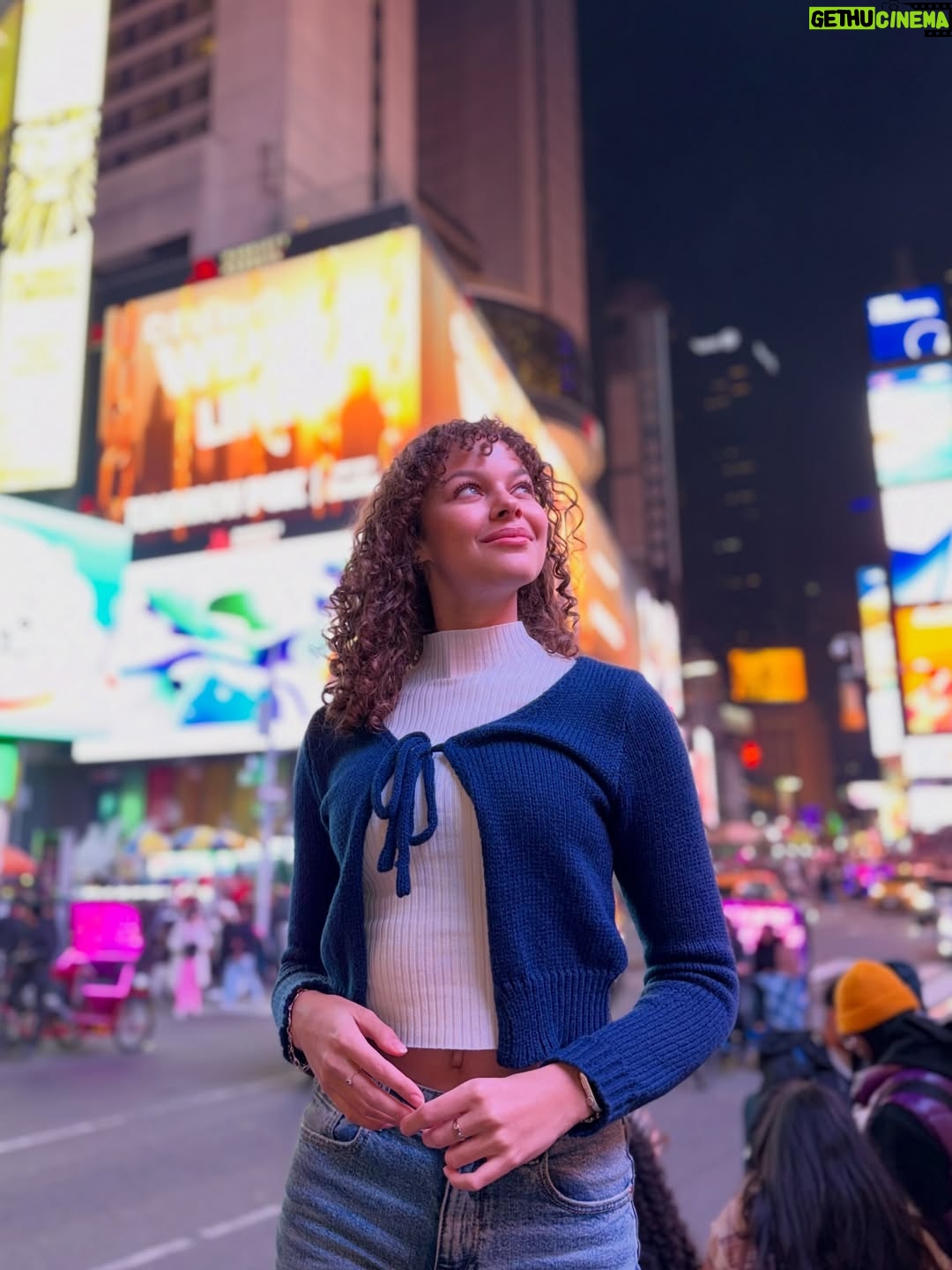 Emilia Dankwa - 2.5K Likes - 🎀💙
•
#timessquare #nyc #usa