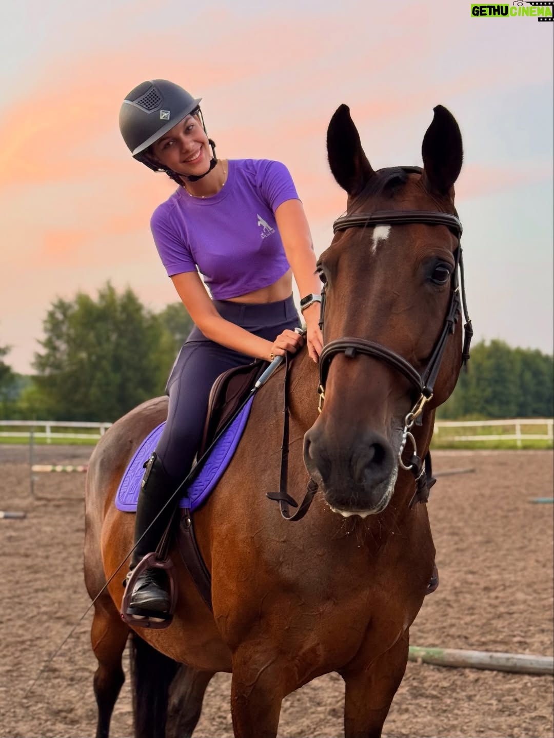 Emilia Dankwa - 6.4K Likes - Właśnie przypomniałam sobie o tych zdjęciach!
Dila & ja o zachodzie słońca💜

~ sierpień 2025
#zachodsłońca #sunset #jazdakonna #silwear