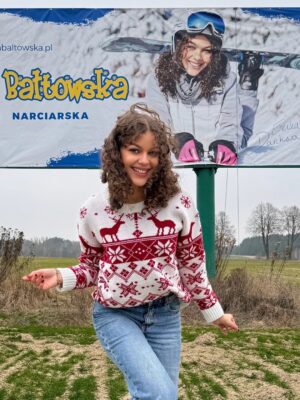 Emilia Dankwa Instagram - Jestem na billboardach!🥹
Zdjęcie z moim wizerunkiem promuje miejsce, z którym związana jestem całe życie - od ponad 15 lat regularnie przyjeżdżamy do @jurapark_baltow, którego od kilku lat mam przyjemność być Ambasadorką💘

Dzisiaj minęliśmy dwa billboardy, ale jest ich więcej! Niedługo poznam lokalizację reszty i dam Wam znać, gdzie dokładnie możecie je zobaczyć🙊

📸 @takablanka 
🤍 @szwajcaria_baltowska 
•
#billboard #szwajcariabałtowska