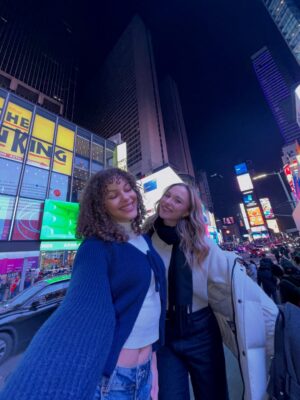 Emilia Dankwa Instagram - 🎀💙
•
#timessquare #nyc #usa