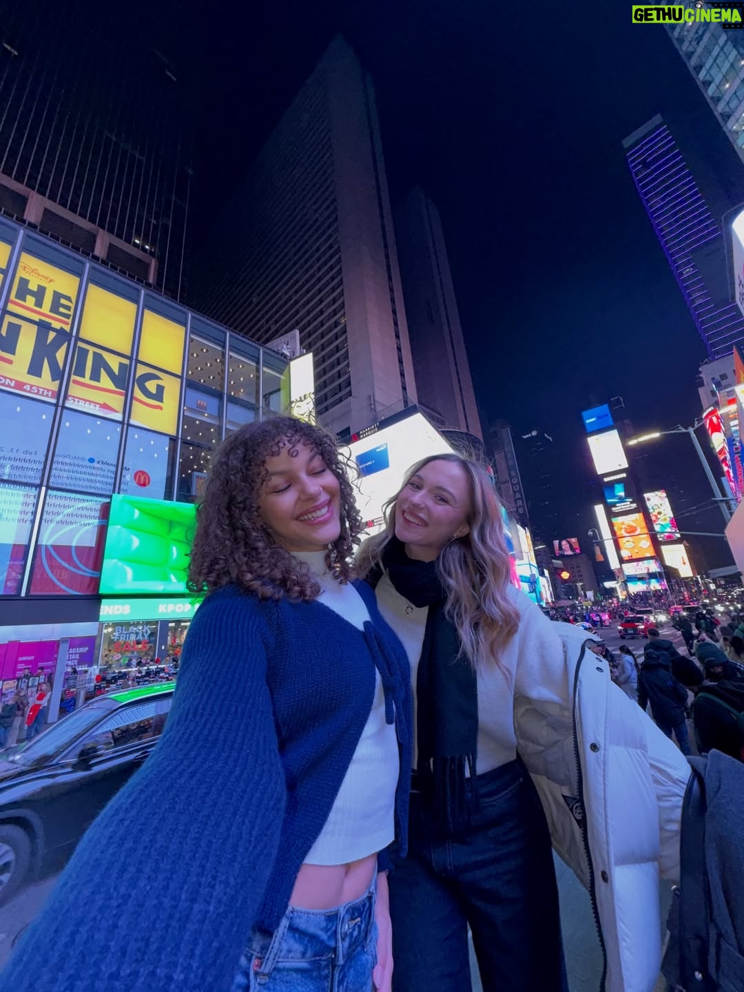 Emilia Dankwa - 2.5K Likes - 🎀💙
•
#timessquare #nyc #usa