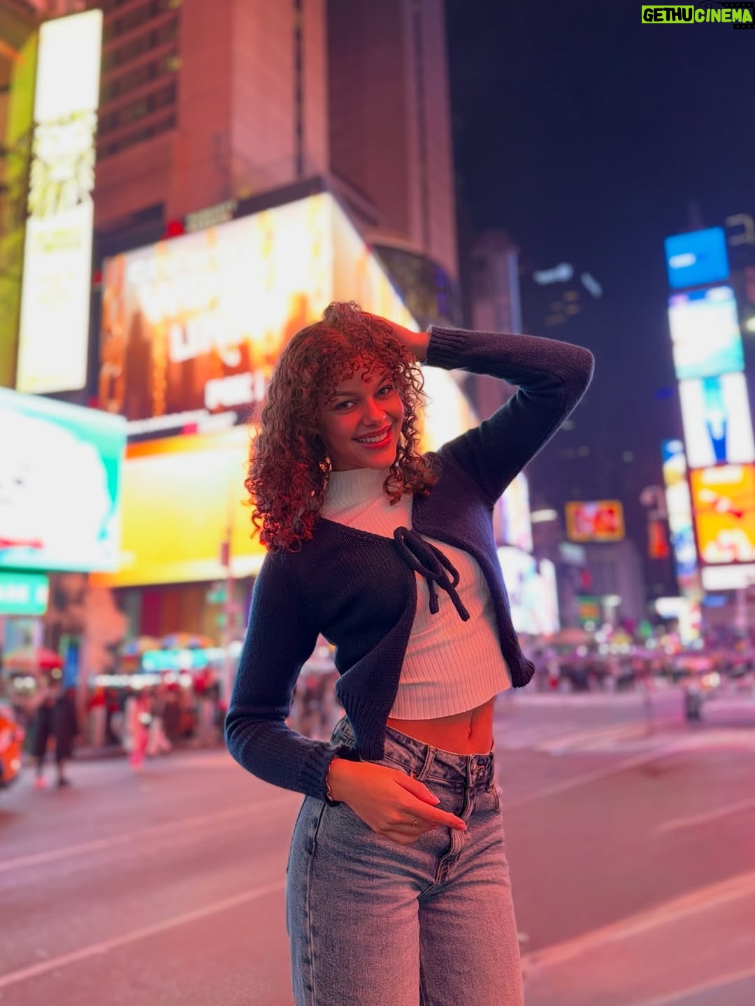 Emilia Dankwa - 2.5K Likes - 🎀💙
•
#timessquare #nyc #usa