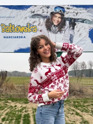 Emilia Dankwa Instagram - Jestem na billboardach!🥹
Zdjęcie z moim wizerunkiem promuje miejsce, z którym związana jestem całe życie - od ponad 15 lat regularnie przyjeżdżamy do @jurapark_baltow, którego od kilku lat mam przyjemność być Ambasadorką💘

Dzisiaj minęliśmy dwa billboardy, ale jest ich więcej! Niedługo poznam lokalizację reszty i dam Wam znać, gdzie dokładnie możecie je zobaczyć🙊

📸 @takablanka 
🤍 @szwajcaria_baltowska 
•
#billboard #szwajcariabałtowska
