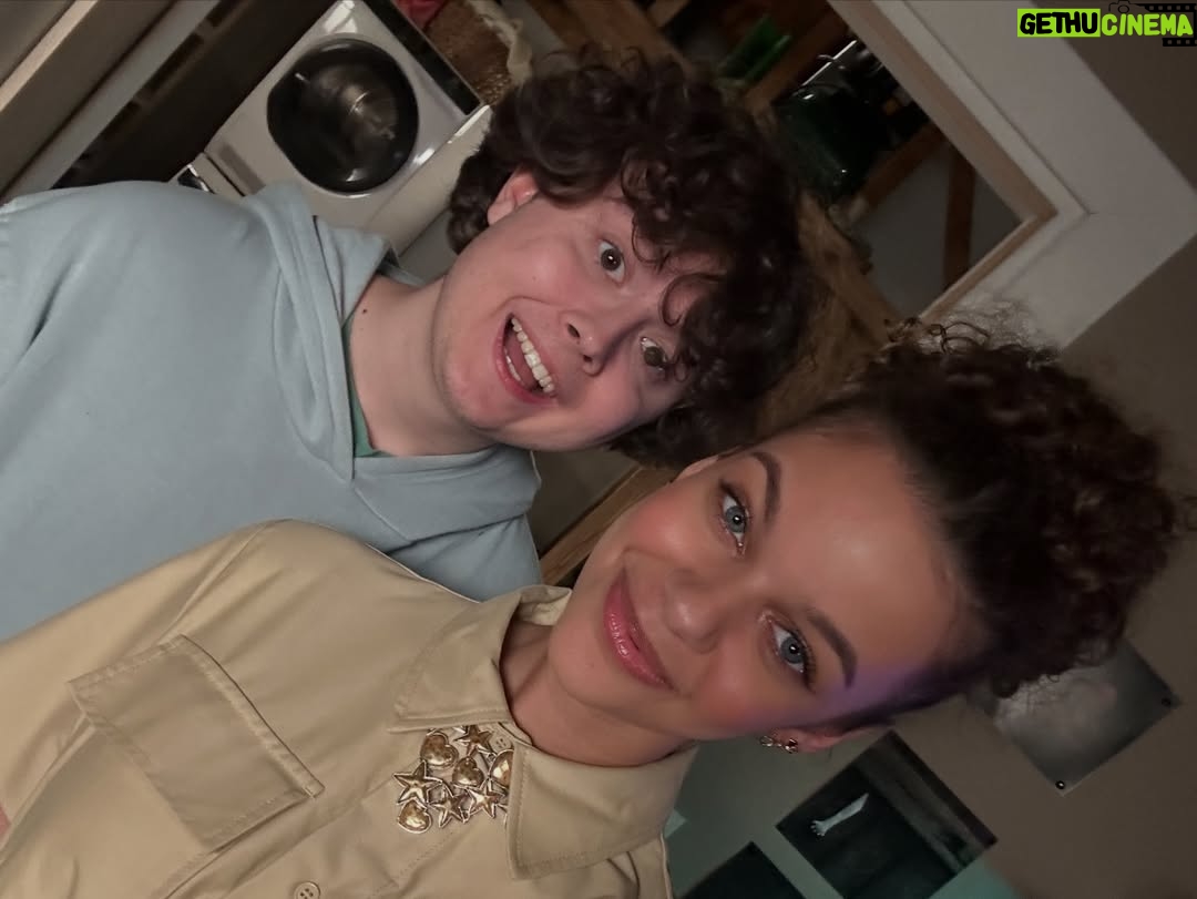 Emilia Dankwa - 3.4K Likes - Wczoraj transmitowany był finałowy odcinek 17 sezonu Rodzinki! Oglądaliście? Zgadzacie się z Zosią?😌

PS spokojnie, będzie więcej!🎥
•
#rodzinkapl #rodzinkaplsezon17 #zosiaikacper #zosiazalewska