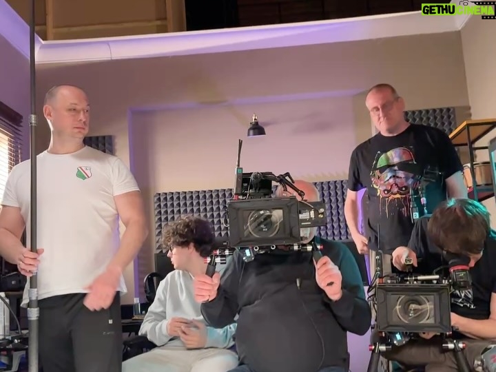 Emilia Dankwa - 3.4K Likes - Wczoraj transmitowany był finałowy odcinek 17 sezonu Rodzinki! Oglądaliście? Zgadzacie się z Zosią?😌

PS spokojnie, będzie więcej!🎥
•
#rodzinkapl #rodzinkaplsezon17 #zosiaikacper #zosiazalewska