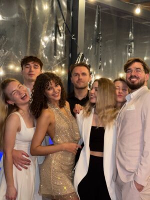 Emilia Dankwa Instagram - 20✨
Dziękuję Wam za ten wspaniały czas!!
Było idealnie, jestem naprawdę przeszczęśliwa🫠❤️

PS - to dopiero pierwszy z kilku postów z tego weekendu!
•
🏠 @domylesnyreset
💄 @olgaszczesna.makeup 
#birthday #urodziny #20 #twenties #domylesnyreset #friends