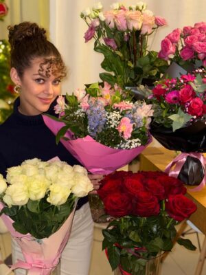 Emilia Dankwa Instagram - Dziękuję💗
•
#kwiaty #flowers #urodziny