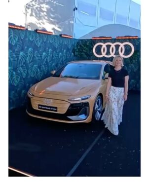 Emilia Fox Instagram - Such a special night yesterday at #AudixHenley  Thank you @audiukpress for inviting me. I enjoyed every bit of it from the delicious supper thanks to @awongsw1 and @theo.randall The fantastic music by @Mcflymusic And the best company - it was a real treat to meet the delightful @carlcunard and @mattstarko 
Plus fireworks 🎇 and my first experience of a Glambot💁🏼‍♀️ A night to remember! 

💄@lizbeckettmua 
👗@me_andem
📸 1-3 Dave Benett for Getty