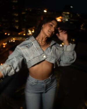Emily Alabi Instagram - When it’s all in flow…🦋
📸 @boldcutmedia