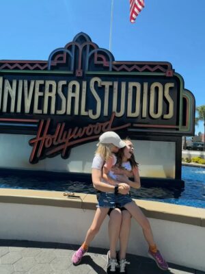 Emma Caulfield Instagram - Thank you to @unistudios for our incredible tickets #sponsored You made her #harrypotter dreams come true š@wizardzworld #olivanders #hogsmeade #birthday #9yearsold #minion @palpublicrelations @thesteeliest @markleslieford #armadapartners Rudy for the wand win
