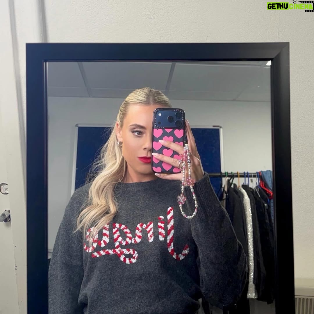 Emma-Louise Paton - 19.8K Likes - The most wonderful time of the year ✨