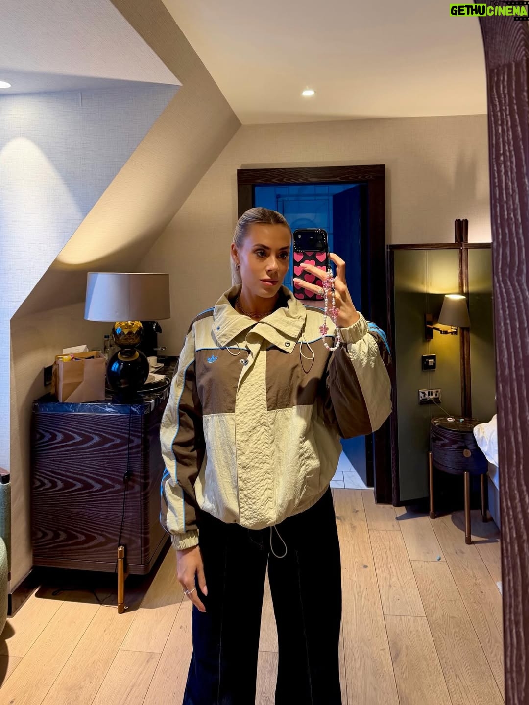 Emma-Louise Paton - 14.7K Likes - Bts