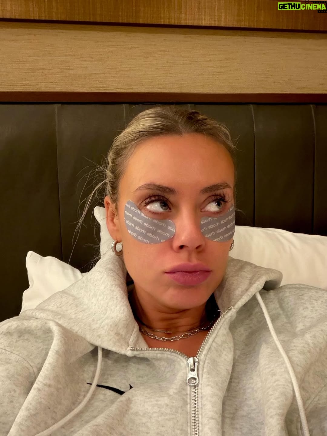 Emma-Louise Paton - 14.7K Likes - Bts