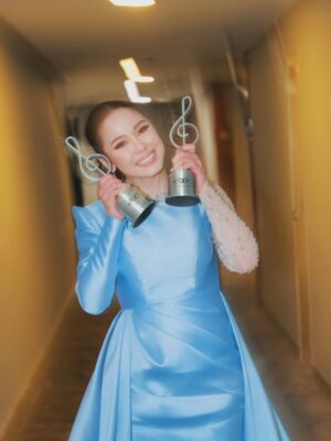 Emma Maembong Instagram - ABPBH āØ
Thank you so much kepada semua yang vote Emma untuk anugerah ni. Honestly, Emma dah buat banyak drama, tapi akhirnya dapat bawa balik satu trofi ni⦠Emma memang tak boleh tahan air mata. Rasa sangat dihargai š„¹
Rasa macam korang betul-betul nampak dan hargai kerja keras Emma selama ni.
Emma janji, Emma akan terus buat yang terbaik dan takkan kecewakan korang. Tahun ni antara tahun paling mencabar dalam hidup Emma, tapi penutup tahun ni⦠Allah hadiahkan sesuatu yang sangat indah untuk Emma š¤
Semua ni berkat doa mama & ayoh, adik-beradik Emma, kawan-kawan yang tak pernah berhenti support. Paling penting, president Emma ( Along Zai, Qie, dan Emanizers / The Nizers ā¤ļø ) Korang memang luar biasa.
Emma rasa sangat disayangi bila dengan korang. Emma tahu Emma takkan jumpa orang yang sayang seikhlas ni lagi š„¹
Korang bukan sekadar fans⦠korang caring, memahami, loving, dan dah macam family sendiri.
Next kita escape Penang sama-sama ya š¤āØ
š: @gebrielpadan_
š : @tunks.rtw