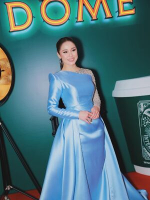 Emma Maembong Instagram - ABPBH āØ
Thank you so much kepada semua yang vote Emma untuk anugerah ni. Honestly, Emma dah buat banyak drama, tapi akhirnya dapat bawa balik satu trofi ni⦠Emma memang tak boleh tahan air mata. Rasa sangat dihargai š„¹
Rasa macam korang betul-betul nampak dan hargai kerja keras Emma selama ni.
Emma janji, Emma akan terus buat yang terbaik dan takkan kecewakan korang. Tahun ni antara tahun paling mencabar dalam hidup Emma, tapi penutup tahun ni⦠Allah hadiahkan sesuatu yang sangat indah untuk Emma š¤
Semua ni berkat doa mama & ayoh, adik-beradik Emma, kawan-kawan yang tak pernah berhenti support. Paling penting, president Emma ( Along Zai, Qie, dan Emanizers / The Nizers ā¤ļø ) Korang memang luar biasa.
Emma rasa sangat disayangi bila dengan korang. Emma tahu Emma takkan jumpa orang yang sayang seikhlas ni lagi š„¹
Korang bukan sekadar fans⦠korang caring, memahami, loving, dan dah macam family sendiri.
Next kita escape Penang sama-sama ya š¤āØ
š: @gebrielpadan_
š : @tunks.rtw